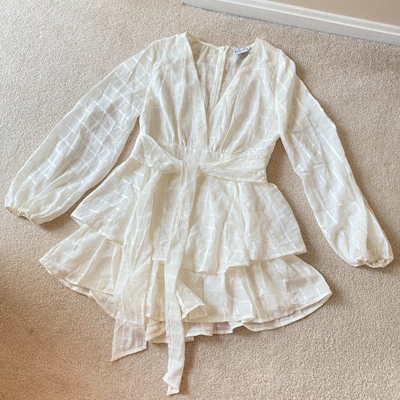 Polly Dresses & Skirts - Polly Stylish Long Sleeved Romper in White MUST SEE US8 AU/UK12 EU40 TRENDY